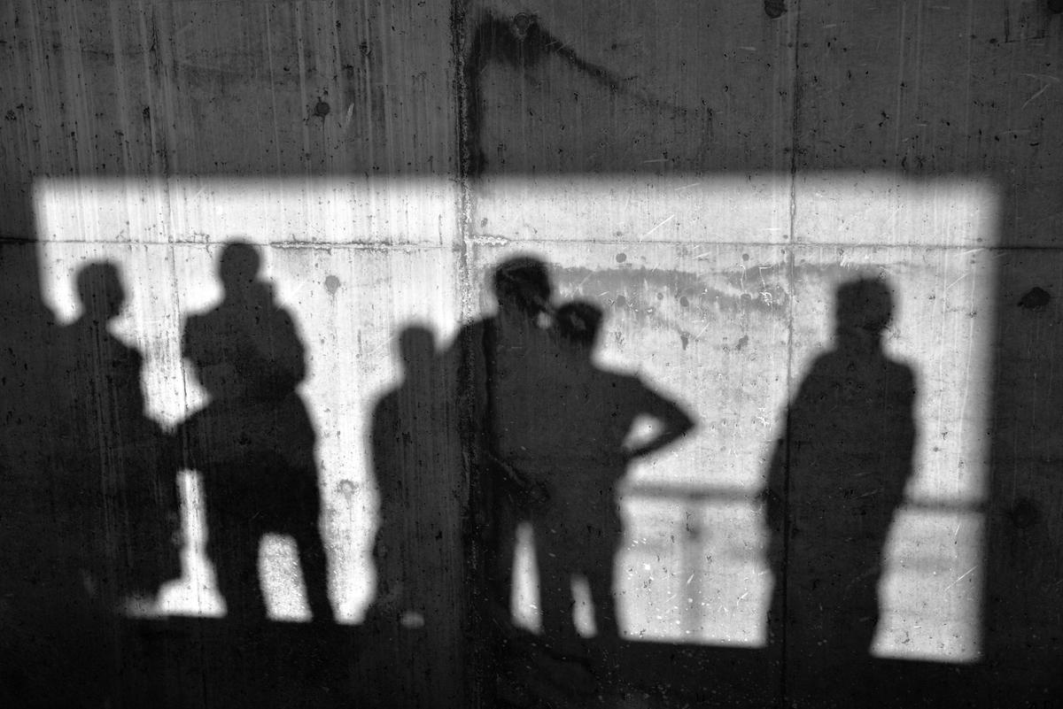 silhouette-people-meeting-connection